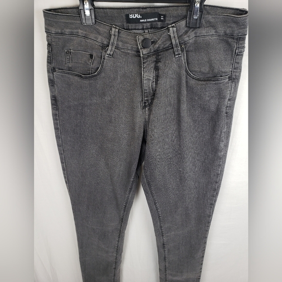 BDG. Ankle Cigarette Leg Gray Washed Jeans Sz 31 - Picture 3 of 9